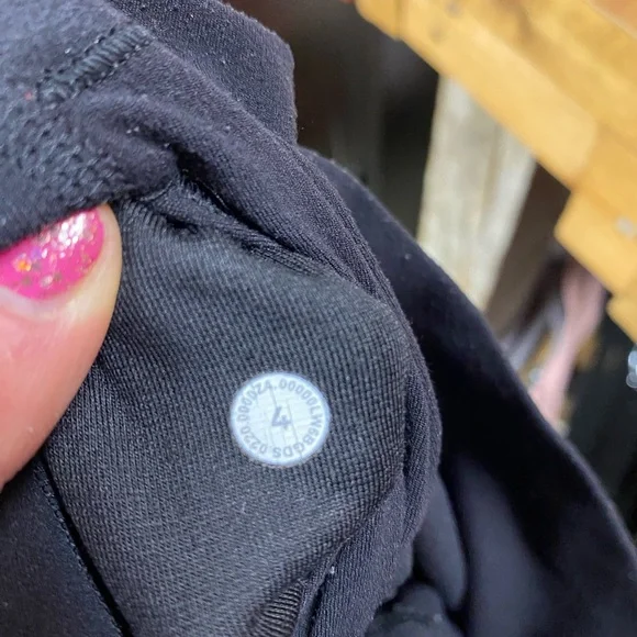 4096 -Lululemon Align Crop *21"
Black - Picture 5 of 7